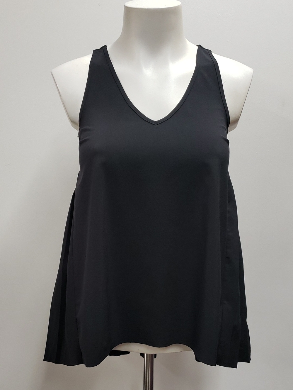 Athleta Swing Forward Pleated Tank Top in Black Women's Size XS